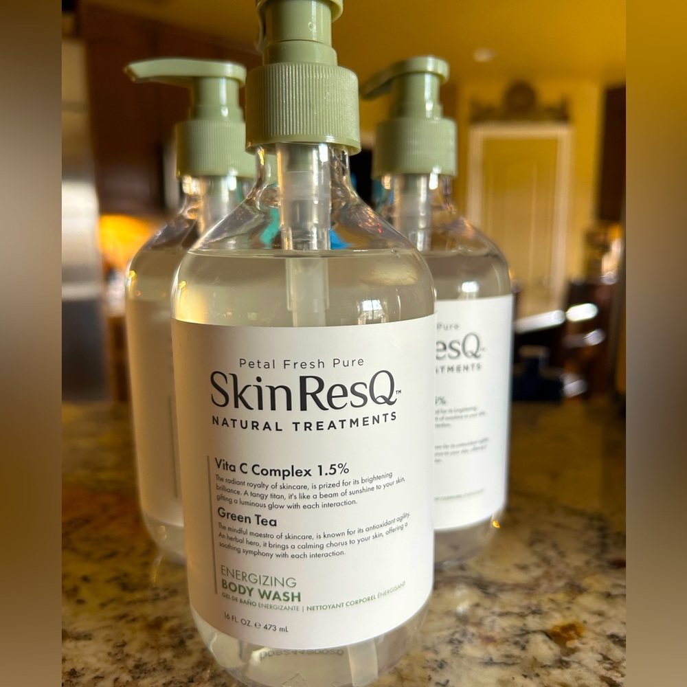 Set of 3! Skin ResQ Nourishing Face & Body Wash energizing green tea scent 🌸🌻
